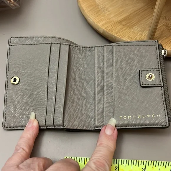 TORY BURCH EMERSON LEATHER WALLET - Picture 7 of 11